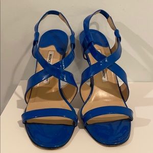 Manolo Blahnik 38.5 patent blue leather heels